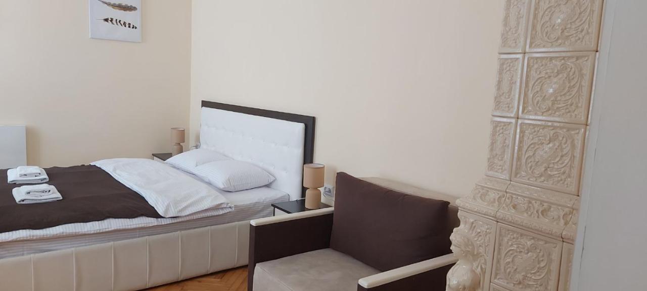 White Rooms On City Center 利沃夫 外观 照片