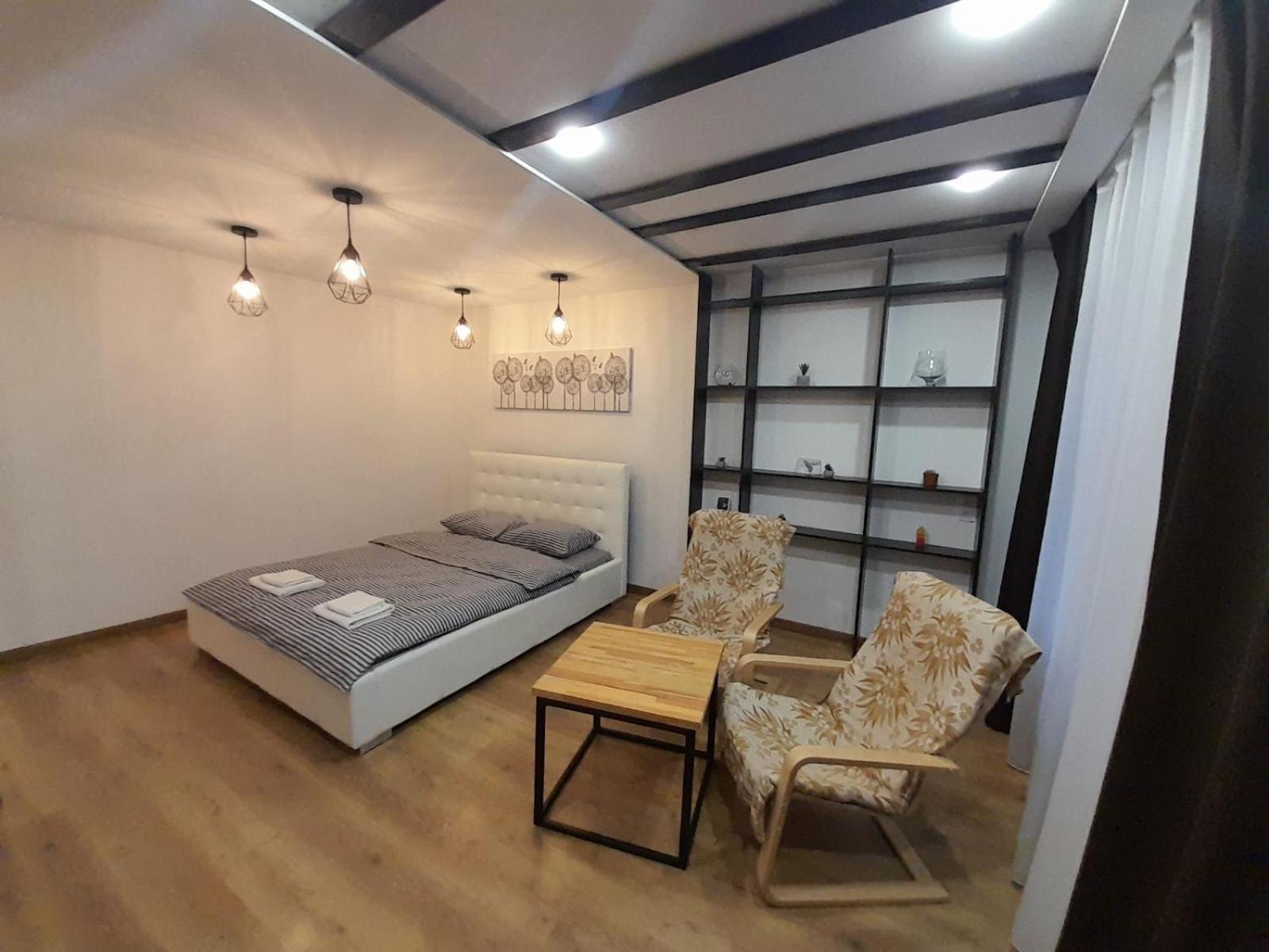 White Rooms On City Center 利沃夫 外观 照片