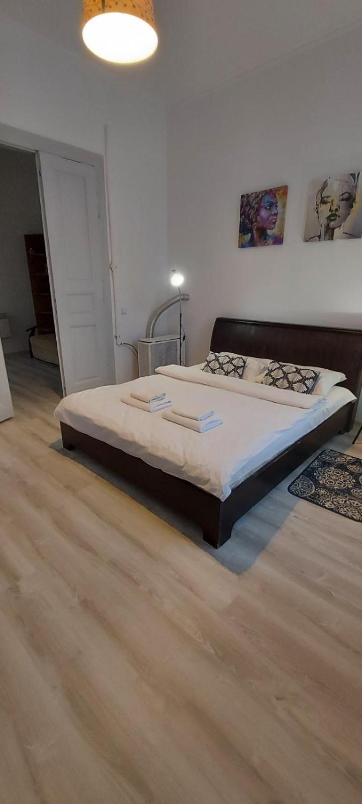 White Rooms On City Center 利沃夫 外观 照片