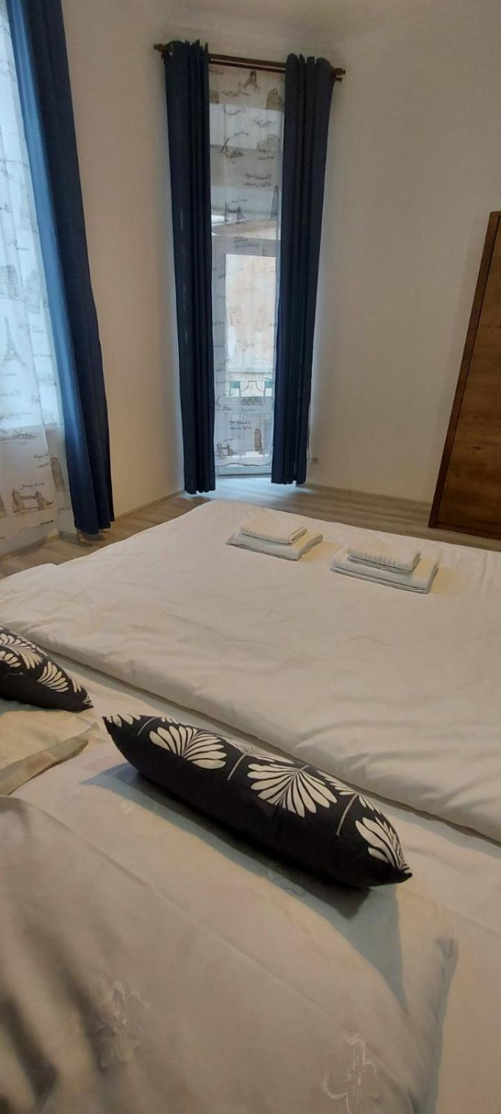 White Rooms On City Center 利沃夫 外观 照片