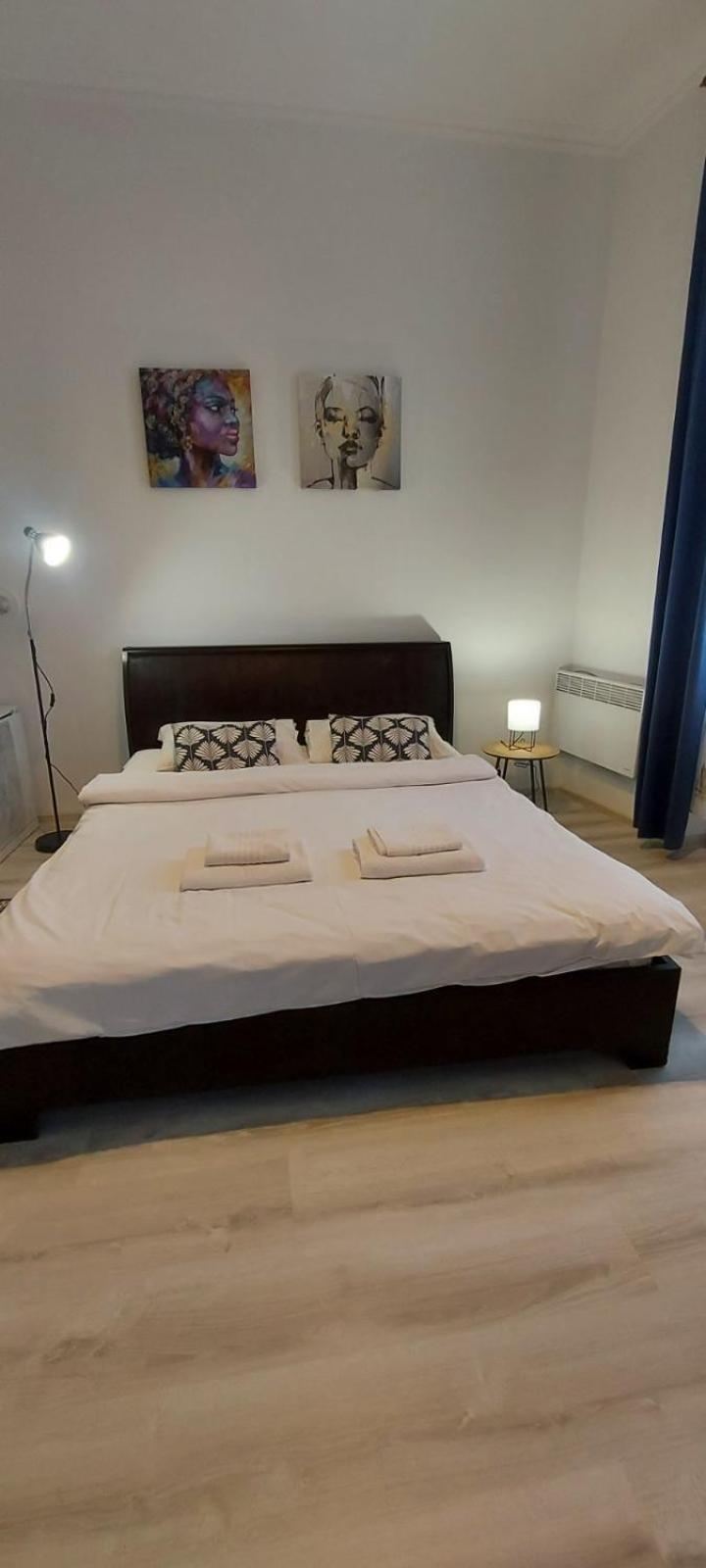 White Rooms On City Center 利沃夫 外观 照片