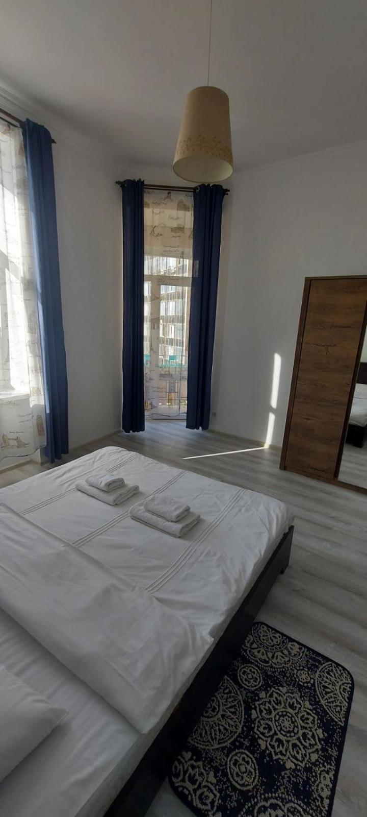 White Rooms On City Center 利沃夫 外观 照片